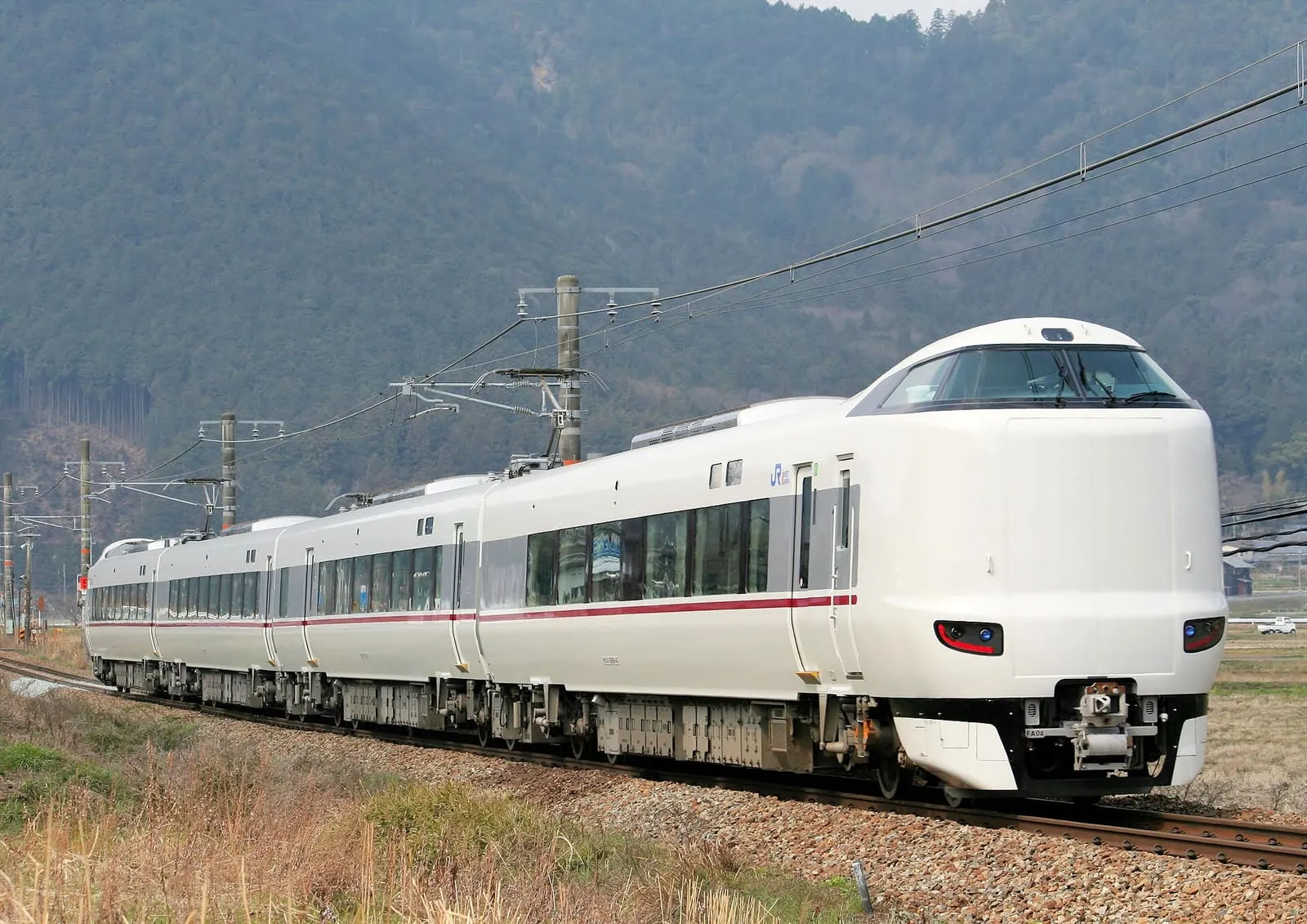 A JR West 287 series Kounotori limited express train
